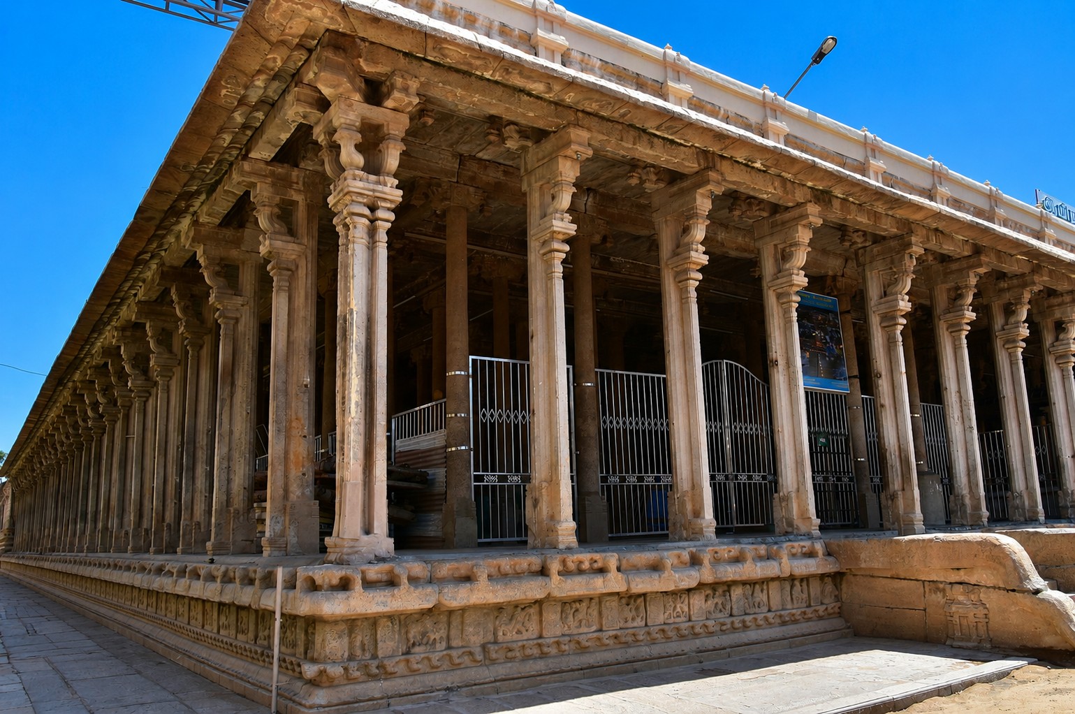 1000 Pillar Hall